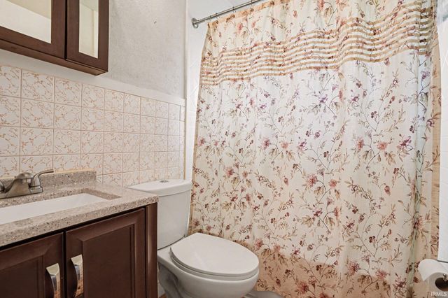 1207 Manchester Drive, South Bend, IN 46615
