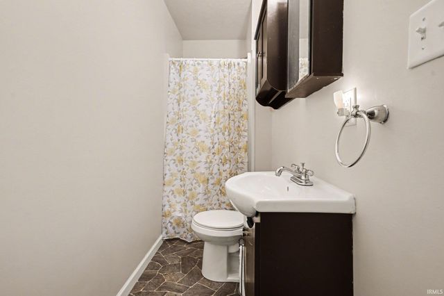 1207 Manchester Drive, South Bend, IN 46615