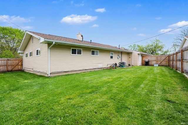 1207 Manchester Drive, South Bend, IN 46615