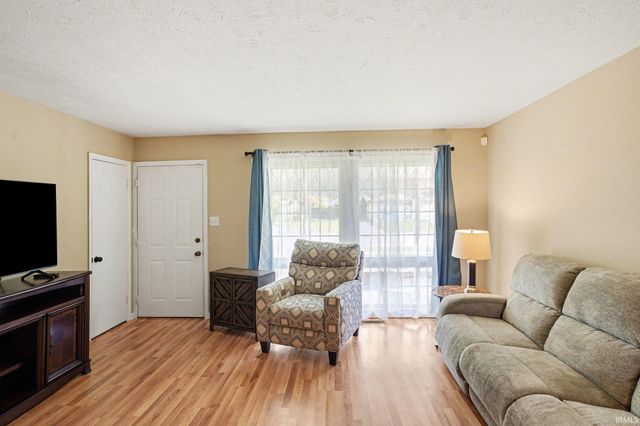 1207 Manchester Drive, South Bend, IN 46615