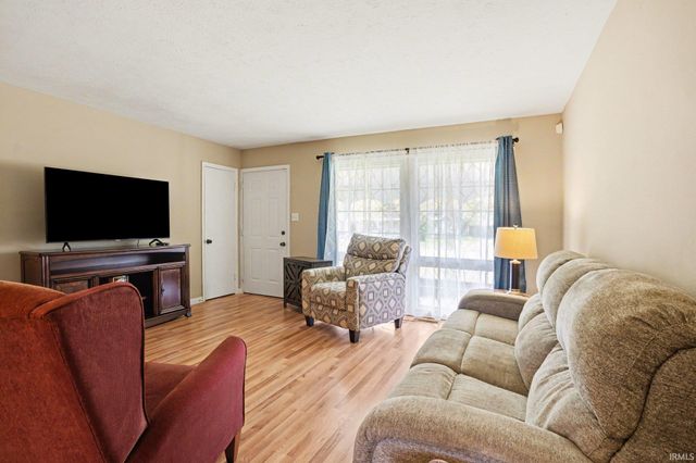 1207 Manchester Drive, South Bend, IN 46615