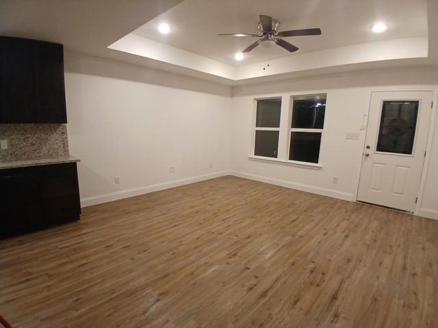 729 Oak Landing Circle, Kemp, TX 75143