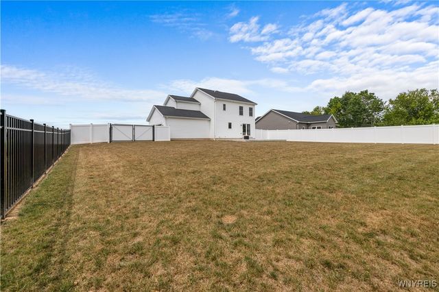 7286 Woodhaven Drive, Lockport Town, NY 14094