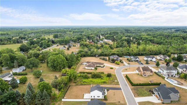 7286 Woodhaven Drive, Lockport Town, NY 14094