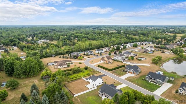 7286 Woodhaven Drive, Lockport Town, NY 14094