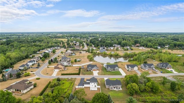 7286 Woodhaven Drive, Lockport Town, NY 14094