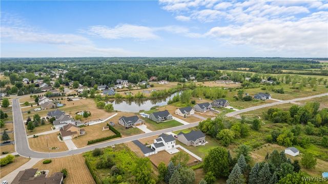 7286 Woodhaven Drive, Lockport Town, NY 14094