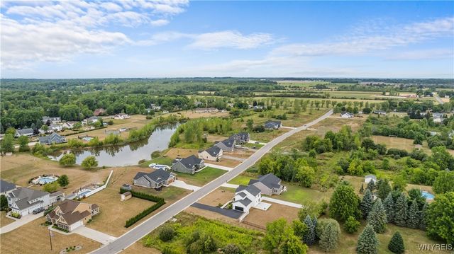 7286 Woodhaven Drive, Lockport Town, NY 14094