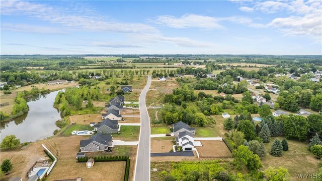 7286 Woodhaven Drive, Lockport Town, NY 14094