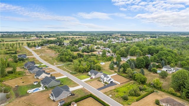 7286 Woodhaven Drive, Lockport Town, NY 14094