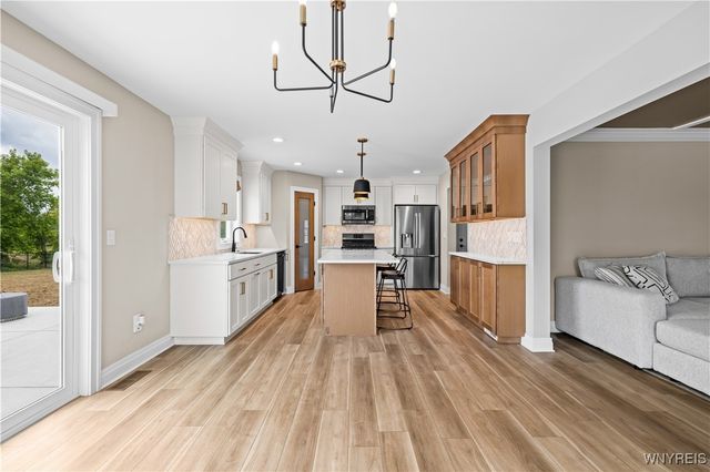 7286 Woodhaven Drive, Lockport Town, NY 14094