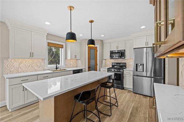 7286 Woodhaven Drive, Lockport Town, NY 14094