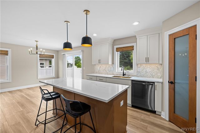 7286 Woodhaven Drive, Lockport Town, NY 14094