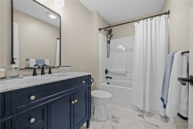 7286 Woodhaven Drive, Lockport Town, NY 14094