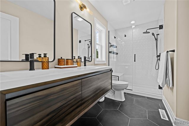 7286 Woodhaven Drive, Lockport Town, NY 14094