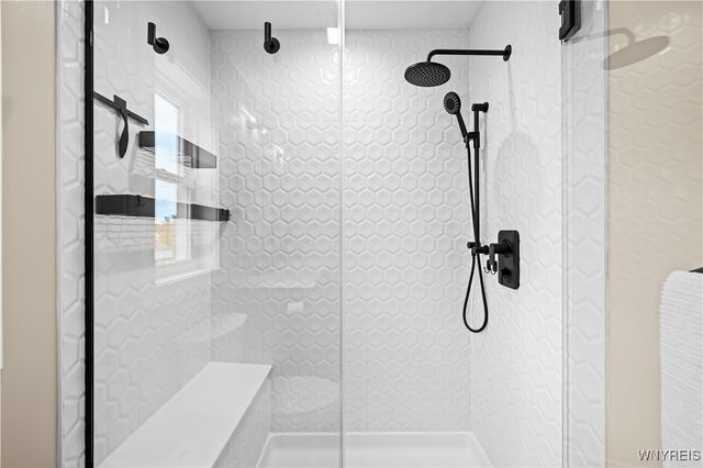 7286 Woodhaven Drive, Lockport Town, NY 14094