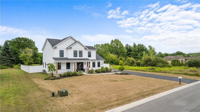 7286 Woodhaven Drive, Lockport Town, NY 14094