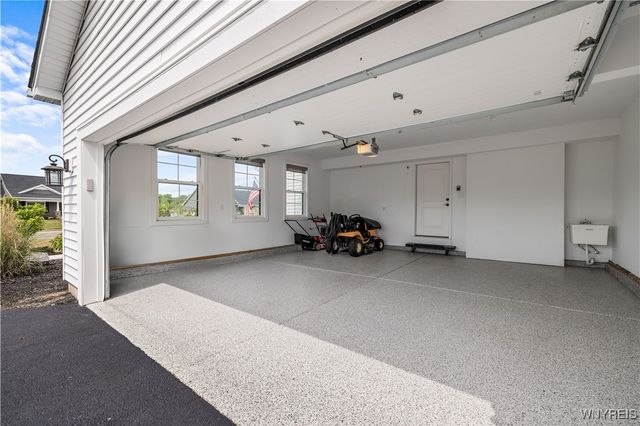 7286 Woodhaven Drive, Lockport Town, NY 14094