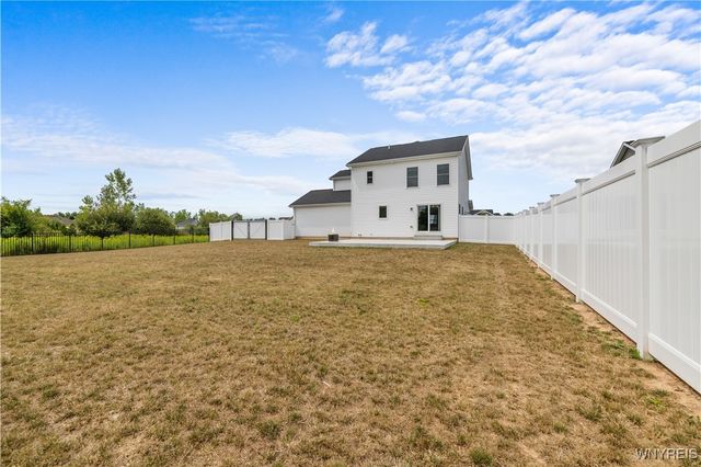 7286 Woodhaven Drive, Lockport Town, NY 14094