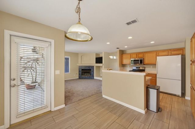 7116 Lyndale Cir, Elk Grove, CA 95758