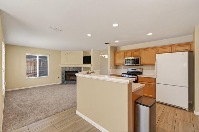 7116 Lyndale Cir, Elk Grove, CA 95758