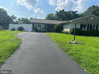 4128 POINT HOLLOW LN, Fairfax, VA 22033