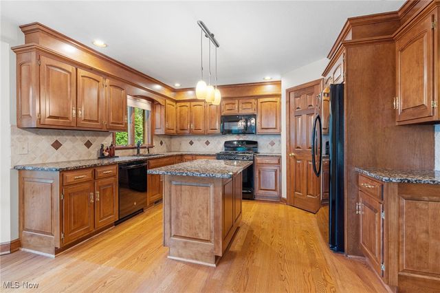 6446 Tallwood Circle NW, Canton, OH 44718