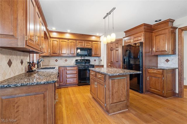 6446 Tallwood Circle NW, Canton, OH 44718