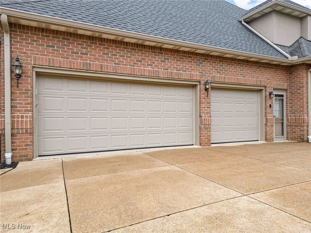 6446 Tallwood Circle NW, Canton, OH 44718