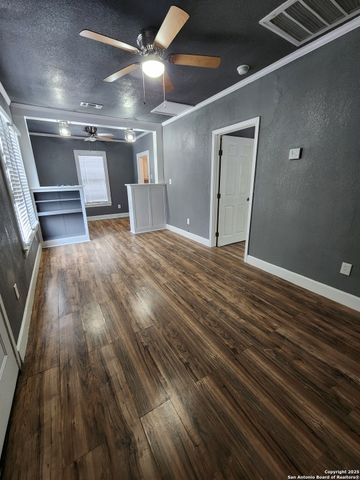 930 E Grayson St Apt 4, San Antonio, TX 78208