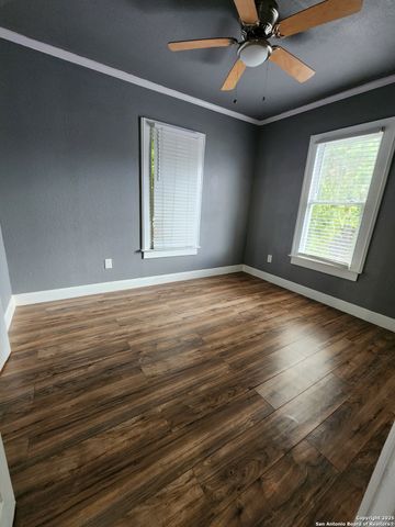 930 E Grayson St Apt 4, San Antonio, TX 78208