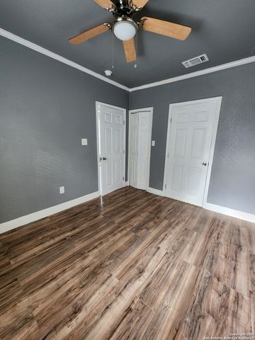 930 E Grayson St Apt 4, San Antonio, TX 78208