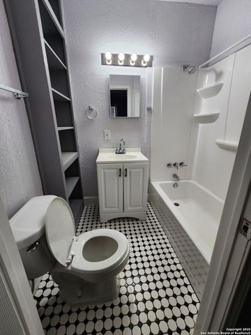 930 E Grayson St Apt 4, San Antonio, TX 78208