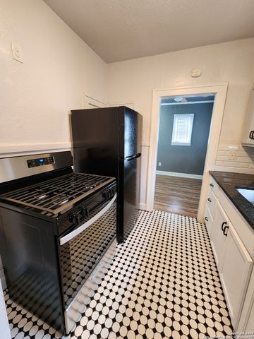 930 E Grayson St Apt 4, San Antonio, TX 78208