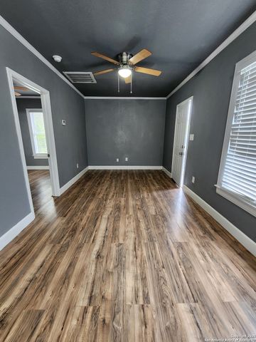 930 E Grayson St Apt 4, San Antonio, TX 78208