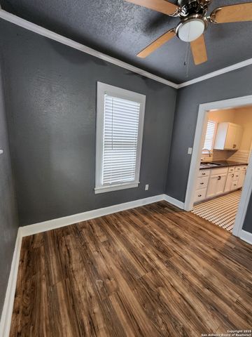 930 E Grayson St Apt 4, San Antonio, TX 78208