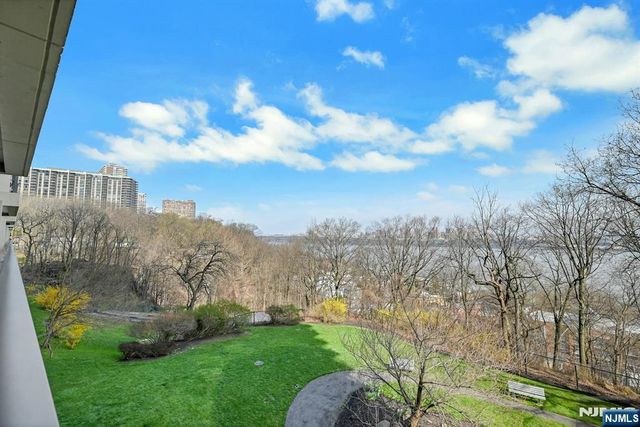 4 Horizon Road G5, Fort Lee, NJ 07024