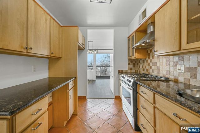4 Horizon Road G5, Fort Lee, NJ 07024