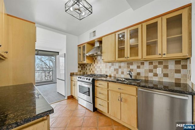 4 Horizon Road G5, Fort Lee, NJ 07024