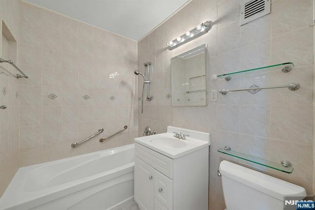 4 Horizon Road G5, Fort Lee, NJ 07024