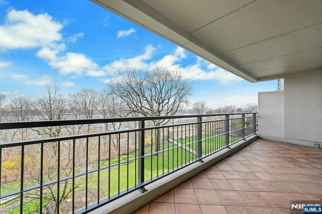 4 Horizon Road G5, Fort Lee, NJ 07024