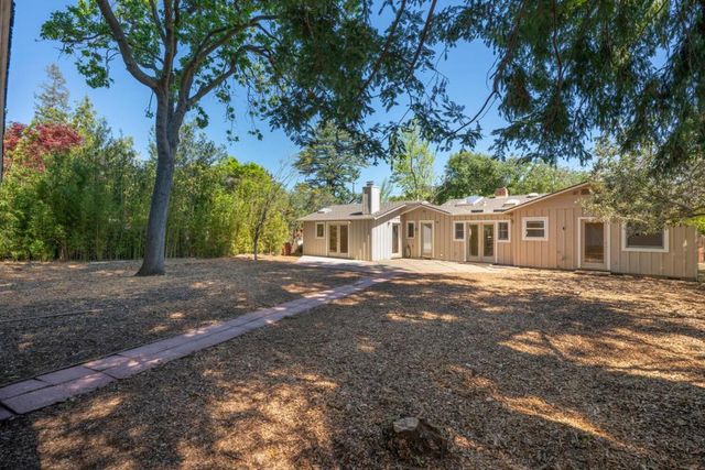 866 Echo Drive, Los Altos, CA 94024