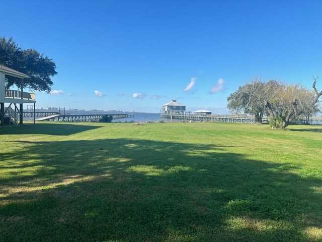 Big Lake Rd, Lake Charles, LA 70605