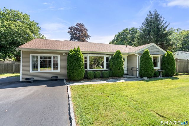 17 Winnipauk Drive, Norwalk, CT 06851