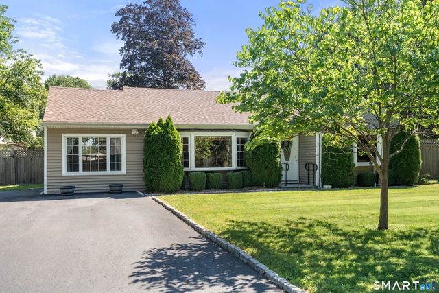 17 Winnipauk Drive, Norwalk, CT 06851