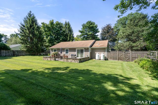 17 Winnipauk Drive, Norwalk, CT 06851