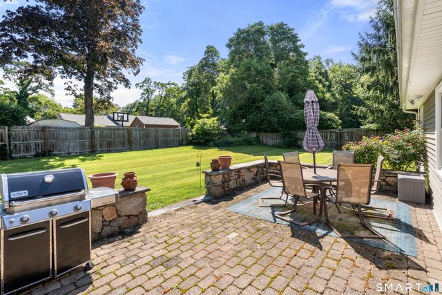 17 Winnipauk Drive, Norwalk, CT 06851