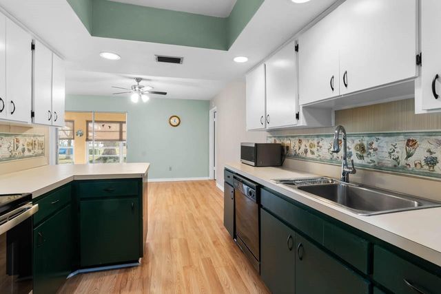 1102 HAREFIELD CIRCLE, Sun City Center, FL 33573