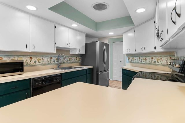 1102 HAREFIELD CIRCLE, Sun City Center, FL 33573