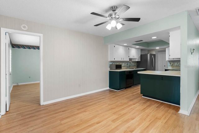 1102 HAREFIELD CIRCLE, Sun City Center, FL 33573